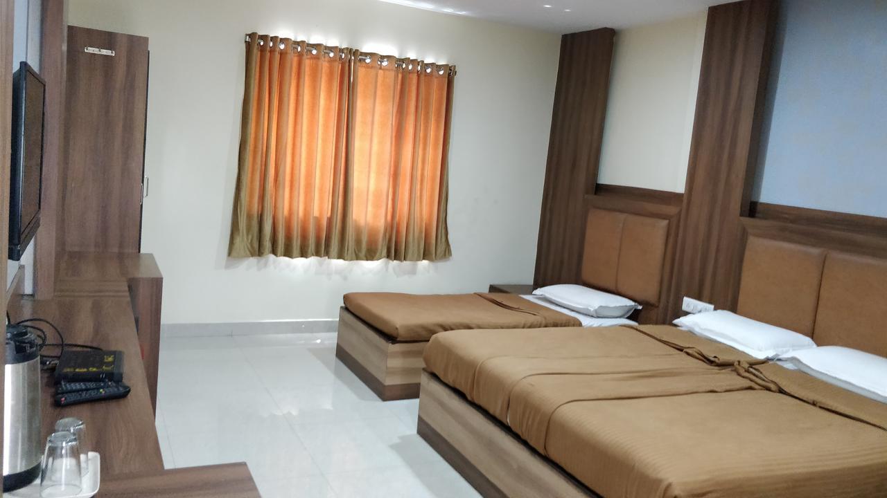 Hotel Dwaraka Paradise Haidarábád Kültér fotó